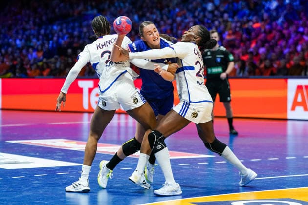 2025-12-08 Netherlands v France - IHF World Women s Handball Championship ROTTERDAM, NETHERLANDS - DECEMBER 8: Orlane Kanor of France, Larissa Nusser of the Netherlands, Onacia Ondono of France during the IHF World Women s Handball Championship match between Netherlands and France at Ahoy on December 8, 2025 in Rotterdam, Netherlands. Rotterdam Ahoy Netherlands Content not available for redistribution in The Netherlands directly or indirectly through any third parties. Copyright: xHenkxSeppenx