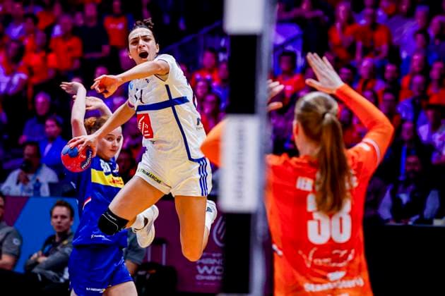 Nina Dury of France throw the ball Netherlands v France, 27th IHF Women s Handball World Championship, WM, Weltmeisterschaft - Main Round, Netherlands v France, Ahoy, December 8, 2025, Rotterdam, Netherlands.