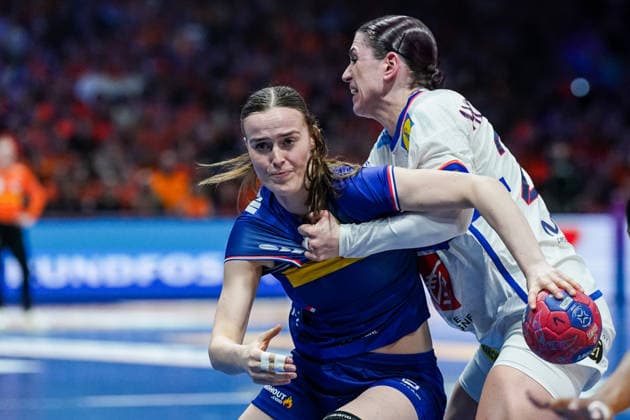 2025-12-08 Netherlands v France - IHF World Women s Handball Championship ROTTERDAM, NETHERLANDS - DECEMBER 8: Alieke van Maurik of The Netherlands during the IHF World Women s Handball Championship match between Netherlands and France at Ahoy on December 8, 2025 in Rotterdam, Netherlands. Rotterdam Ahoy Netherlands Content not available for redistribution in The Netherlands directly or indirectly through any third parties. Copyright: xHenkxSeppenx