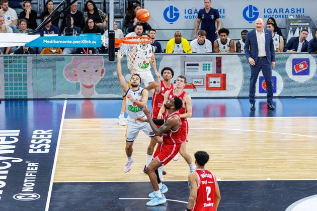 Elias Baggette Rostock Seawolves, 04 , Ejiofor Onu BMA365 Bamberg Baskets, 35 , Richard Balint BMA365 Bamberg Baskets, 11 , Demarcus Demonia BMA365 Bamberg Baskets, 08 , BMA365 Bamberg Baskets vs Rostock Seawolves, Basketball, easyCredit BBL, Matchday 9, 08 12 2025 BMA365 Bamberg Baskets vs Rostock Seawolves, Basketball, easyCredit BBL, Matchday 9, 08 12 2025 Bamberg Copyright: xEibner-Pressefoto G.xSantemizx EP_EER