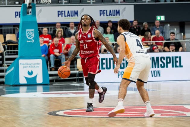 Bamberg, Germany 08 December 2025 1 BBL 2025 2026 BMA365 Bamberg Baskets vs Rostock Seawolves In the picture from left Cobe Williams Bamberg and Elias Baggette Rostock Brose Arena Bayern Copyright: xFotostandx xSchmittx