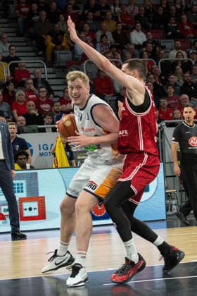 Bamberg, Germany 08 December 2025 1 BBL 2025 2026 BMA365 Bamberg Baskets vs Rostock Seawolves In the picture from left Bent Leuchten Rostock and Daniel Keppeler Bamberg Brose Arena Bayern Copyright: xFotostandx xSchmittx