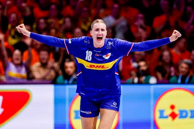 Kelly Dulfer of the Netherlands celebrates Netherlands v France, 27th IHF Women s Handball World Championship, WM, Weltmeisterschaft - Main Round, Netherlands v France, Ahoy, December 8, 2025, Rotterdam, Netherlands.