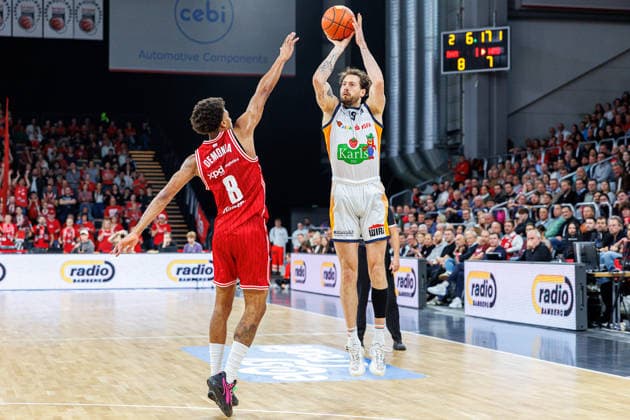 Demarcus Demonia BMA365 Bamberg Baskets, 08 , Sid Marlon Theis Rostock Seawolves, 19 , BMA365 Bamberg Baskets vs Rostock Seawolves, Basketball, easyCredit BBL, Matchday 9, 08 12 2025 BMA365 Bamberg Baskets vs Rostock Seawolves, Basketball, easyCredit BBL, Matchday 9, 08 12 2025 Bamberg Copyright: xEibner-Pressefoto G.xSantemizx EP_EER