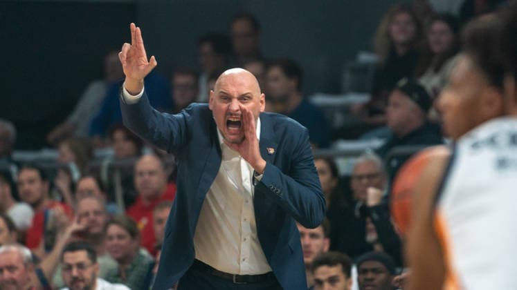 8 12 2025, Basketball, Men, easy credit BBL, easy credit Bundesliga, BBL, Bundesliga, 9 Matchday, Bamberg Baskets Rostock Seawolves Coach PrzemysÅaw Frasunkiewicz Rostock Seawolves Bamberg Brose Arena Bayern Germany