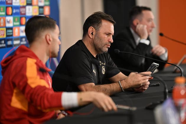 Ahead of Monaco v Galatasaray - UEFA Champions League MONACO, MONACO - DECEMBER 08: Okan Buruk (C), head coach of Galatasaray, attends a press conference, PK, Pressekonferenz ahead of the UEFA Champions League group stage week 6 match between Monaco and Galatasaray at Stade Louis II in Monaco, Monaco on December 08, 2025. Mustafa Yalcin Anadolu Monaco Monaco. Editorial use only. Please get in touch for any other usage.  Copyright: x2025xAnadoluxMustafaxYalcinx