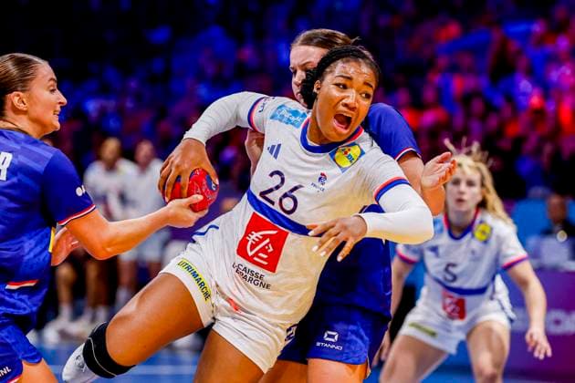 Pauletta Foppa of France throw the ball Netherlands v France, 27th IHF Women s Handball World Championship, WM, Weltmeisterschaft - Main Round, Netherlands v France, Ahoy, December 8, 2025, Rotterdam, Netherlands.