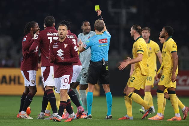 Turin, Italy, 8th December 2025. Mike Maignan of AC Milan is shown a yellow card by thye Referee Daniele Chiffi after protesting against Duvan Zapata of Torino FC™s goal that gave the hosts a 2-0 lead during the Torino vs AC Milan Serie A match at Stadio Grande Torino, Turin. Picture credit should read: Jonathan Moscrop Sportimage EDITORIAL USE ONLY. No use with unauthorised audio, video, data, fixture lists, club league logos or live services. Online in-match use limited to 120 images, no video emulation. No use in betting, games or single club league player publications. SPI_034_JM_TORO_MILAN SPI-4323-0034