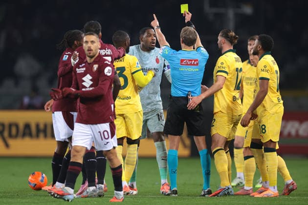 Turin, Italy, 8th December 2025. Mike Maignan of AC Milan is shown a yellow card by thye Referee Daniele Chiffi after protesting against Duvan Zapata of Torino FC™s goal that gave the hosts a 2-0 lead during the Torino vs AC Milan Serie A match at Stadio Grande Torino, Turin. Picture credit should read: Jonathan Moscrop Sportimage EDITORIAL USE ONLY. No use with unauthorised audio, video, data, fixture lists, club league logos or live services. Online in-match use limited to 120 images, no video emulation. No use in betting, games or single club league player publications. SPI_035_JM_TORO_MILAN SPI-4323-0035