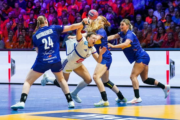 2025-12-08 Netherlands v France - IHF World Women s Handball Championship ROTTERDAM, NETHERLANDS - DECEMBER 8: Romee Maarschalkerweerd of the Netherlands, Clarisse Mairot of France, Dione Housheer of the Netherlands, Angela Malestein of the Netherlands during the IHF World Women s Handball Championship match between Netherlands and France at Ahoy on December 8, 2025 in Rotterdam, Netherlands. Rotterdam Ahoy Netherlands Content not available for redistribution in The Netherlands directly or indirectly through any third parties. Copyright: xHenkxSeppenx