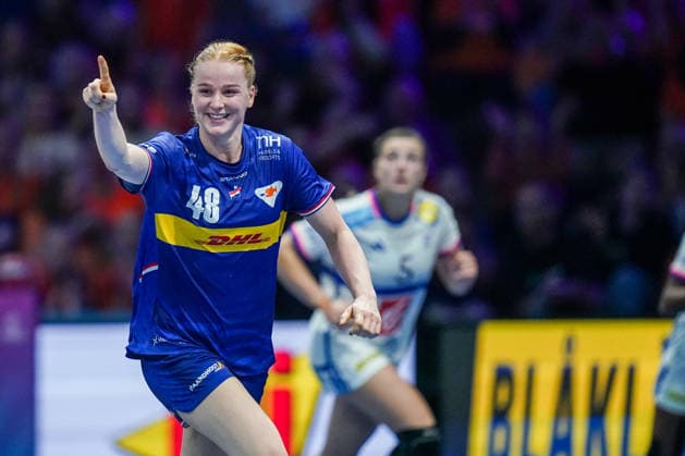 2025-12-08 Netherlands v France - IHF World Women s Handball Championship ROTTERDAM, NETHERLANDS - DECEMBER 8: Dione Housheer of the Netherlands during the IHF World Women s Handball Championship match between Netherlands and France at Ahoy on December 8, 2025 in Rotterdam, Netherlands. Rotterdam Ahoy Netherlands Content not available for redistribution in The Netherlands directly or indirectly through any third parties. Copyright: xHenkxSeppenx