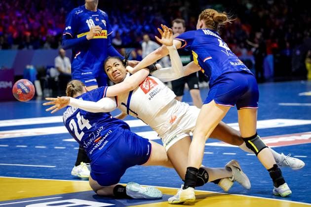 ROTTERDAM - RomÃ e Maarschalkerweerd (NED), Pauletta Foppa (FRA), and Dione Housheer (NED) during the group match between France and the Netherlands in the main round of the World Handball Championship in Ahoy Rotterdam. ANP ROBIN VAN LONKHUIJSEN xVIxANPxSportx xxANPxIVx 544322783 originalFilename: 544322783.jpg
