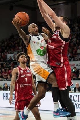 Bamberg, Germany 08 December 2025 1 BBL 2025 2026 BMA365 Bamberg Baskets vs Rostock Seawolves In the picture from left top scorer of Rostock DeAndre Lansdowne Rostock against Daniel Keppeler Bamberg Brose Arena Bayern Copyright: xFotostandx xSchmittx