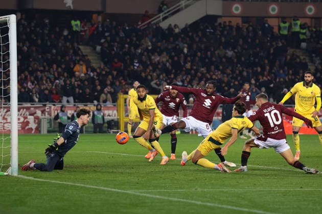 Turin, Italy, 8th December 2025. Samuele Ricci of AC Milan is denied a goal by Franco Israel of Torino FC during the Torino vs AC Milan Serie A match at Stadio Grande Torino, Turin. Picture credit should read: Jonathan Moscrop Sportimage EDITORIAL USE ONLY. No use with unauthorised audio, video, data, fixture lists, club league logos or live services. Online in-match use limited to 120 images, no video emulation. No use in betting, games or single club league player publications. SPI_053_JM_TORO_MILAN SPI-4323-0053