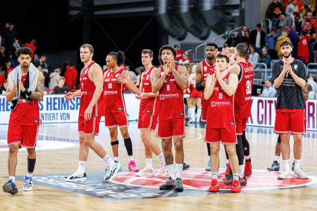 Team, squad, disappointed, disappointment, negative emotions, negative emotion, end of game, BMA365 Bamberg Baskets vs Rostock Seawolves, Basketball, easyCredit BBL, Matchday 9, 08 12 2025 BMA365 Bamberg Baskets vs Rostock Seawolves, Basketball, easyCredit BBL, Matchday 9, 08 12 2025 Bamberg Copyright: xEibner-Pressefoto G.xSantemizx EP_EER