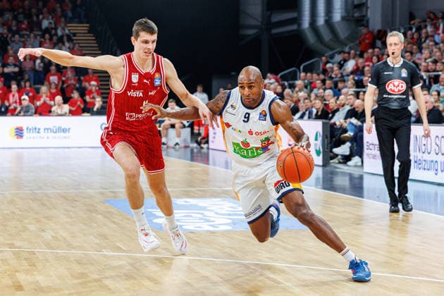 Richard Balint BMA365 Bamberg Baskets, 11 , DeAndre Lansdowne Rostock Seawolves, 09 , BMA365 Bamberg Baskets vs Rostock Seawolves, Basketball, easyCredit BBL, Matchday 9, 08 12 2025 BMA365 Bamberg Baskets vs Rostock Seawolves, Basketball, easyCredit BBL, Matchday 9, 08 12 2025 Bamberg Copyright: xEibner-Pressefoto G.xSantemizx EP_EER