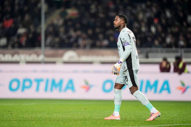 AC Milan s goalkeeper Mike Maignan during the Serie A soccer match between Torino Fc and Milan at the Stadio Olimpico Grande Torino in Turin, north west Italy - Dicember 8, 2025. - Soccer  Copyright: xFabioxFerrari LaPressex