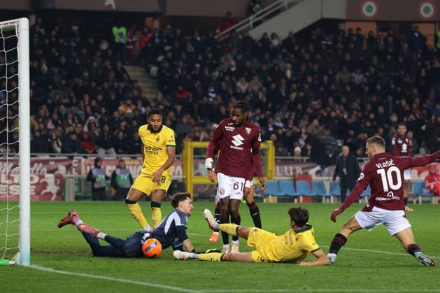 Turin, Italy, 8th December 2025. Samuele Ricci of AC Milan is denied a goal by Franco Israel of Torino FC during the Torino vs AC Milan Serie A match at Stadio Grande Torino, Turin. Picture credit should read: Jonathan Moscrop Sportimage EDITORIAL USE ONLY. No use with unauthorised audio, video, data, fixture lists, club league logos or live services. Online in-match use limited to 120 images, no video emulation. No use in betting, games or single club league player publications. SPI_098_JM_TORO_MILAN SPI-4323-0098