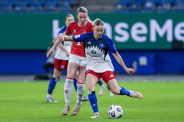 from left Sandra Maria Jessen 1 FC Köln, 6 and Sophie Hillebrand Hamburger SV, 22 in duel, duel, dynamics, action, action, game scene, THE DFB REGULATIONS PROHIBIT ANY USE OF PHOTOGRAPHS AS IMAGE SEQUENCES AND OR QUASI VIDEO , 08 12 2025, Hamburg Germany , Football, Google Pixel Womens Bundesliga, Hamburger SV 1 FC Köln xobx