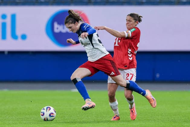 from left Lotta Wrede Hamburger SV, 32 and Laura Feiersinger 1 FC Köln, 27 in a duel, dynamic, action, action, game scene, THE DFB REGULATIONS PROHIBIT ANY USE OF PHOTOGRAPHS AS IMAGE SEQUENCES AND OR QUASI VIDEO , 08 12 2025, Hamburg Germany , Football, Google Pixel Womens Bundesliga, Hamburger SV 1 FC Köln xobx
