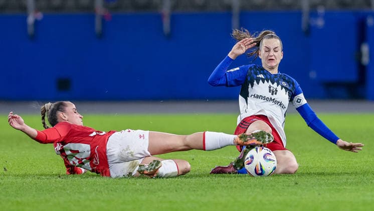 from left Vanessa Leimenstoll 1 FC Köln, 29 and Emilia Hirche Hamburger SV, 20 in a duel, dynamic, action, action, game scene, THE DFB GUIDELINES PROHIBIT ANY USE OF PHOTOGRAPHS AS IMAGE SEQUENCES AND OR QUASI VIDEO DFB REGULATIONS PROHIBIT ANY USE OF PHOTOGRAPHS AS IMAGE SEQUENCES AND OR QUASI VIDEO , 08 12 2025, Hamburg Germany , Football, Google Pixel Women Bundesliga, Hamburger SV 1 FC Köln xobx