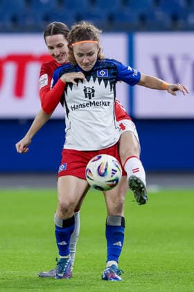 from left Sara Agrez 1 FC Köln, 4 and Melanie Brunnthaler Hamburger SV, 11 in a duel, dynamic, action, action, game scene, THE DFB REGULATIONS PROHIBIT ANY USE OF PHOTOGRAPHS AS IMAGE SEQUENCES AND OR QUASI VIDEO , 08 12 2025, Hamburg Germany , Football, Google Pixel Womens Bundesliga, Hamburger SV 1 FC Köln xobx