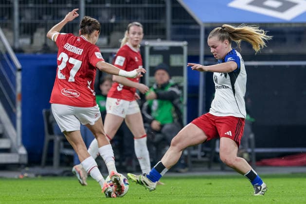 from left Laura Feiersinger 1 FC Köln, 27 and Svea Stoldt Hamburger SV, 8 in a duel, dynamic, action, action, game scene, THE DFB REGULATIONS PROHIBIT ANY USE OF PHOTOGRAPHS AS IMAGE SEQUENCES AND OR QUASI VIDEO , 08 12 2025, Hamburg Germany , Football, Google Pixel Womens Bundesliga, Hamburger SV 1 FC Köln xobx