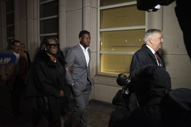 NBA, Basketball Herren, USA Gambling Bust suspect Terry Rozier leaves Brooklyn Federal Court NBA Gambling Bust suspect Terry Rozier leaves Brooklyn Federal Court NEW YORK, UNITED STATES - DECEMBER 8: Miami Heats Terry Rozier leaves Brooklyn federal court after a hearing during his visit to the borough on Monday at the Brooklyn Federal Courthouse in New York, United States, on December 8, 2025. Mostafa Bassim Anadolu New York United States. Editorial use only. Please get in touch for any other usage.  Copyright: x2025xAnadoluxMostafaxBassimx New York United States. Editorial use only. Please get in touch for any other usage.  Copyright: xIMAGO AnadoluxAgencyxIMAGO MostafaxBassimx