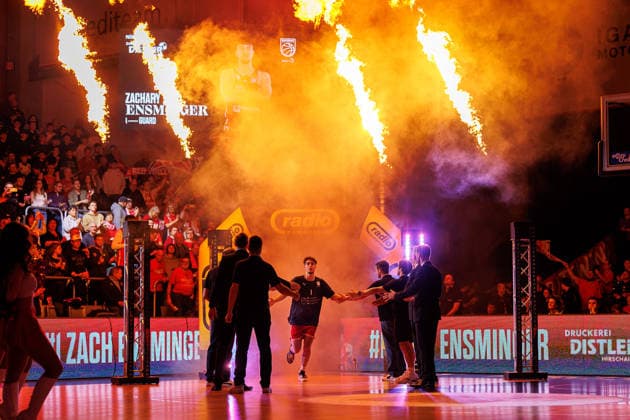 Zachary Ensminger BMA365 Bamberg Baskets, 01 , before the start of the game, BMA365 Bamberg Baskets vs Rostock Seawolves, Basketball, easyCredit BBL, Matchday 9, 08 12 2025 BMA365 Bamberg Baskets vs Rostock Seawolves, Basketball, easyCredit BBL, Matchday 9, 08 12 2025 Bamberg Copyright: xEibner-Pressefoto G.xSantemizx EP_EER