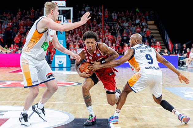 Bent Leuchten Rostock Seawolves, 51 , Demarcus Demonia BMA365 Bamberg Baskets, 08 , DeAndre Lansdowne Rostock Seawolves, 09 , BMA365 Bamberg Baskets vs Rostock Seawolves, Basketball, easyCredit BBL, Matchday 9, 08 12 2025 BMA365 Bamberg Baskets vs Rostock Seawolves, Basketball, easyCredit BBL, Matchday 9, 08 12 2025 Bamberg Copyright: xEibner-Pressefoto G.xSantemizx EP_EER