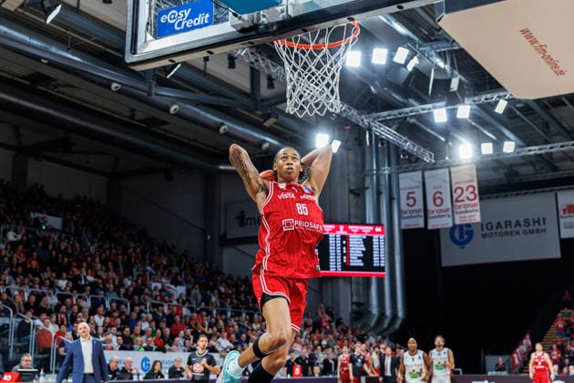 Austin Crowley BMA365 Bamberg Baskets, 85 , single picture, single photo, portrait, portraet, dunking, BMA365 Bamberg Baskets vs Rostock Seawolves, Basketball, easyCredit BBL, 9 Matchday, 08 12 2025 BMA365 Bamberg Baskets vs Rostock Seawolves, Basketball, easyCredit BBL, 9 Matchday, 08 12 2025 Bamberg Copyright: xEibner-Pressefoto G.xSantemizx EP_EER