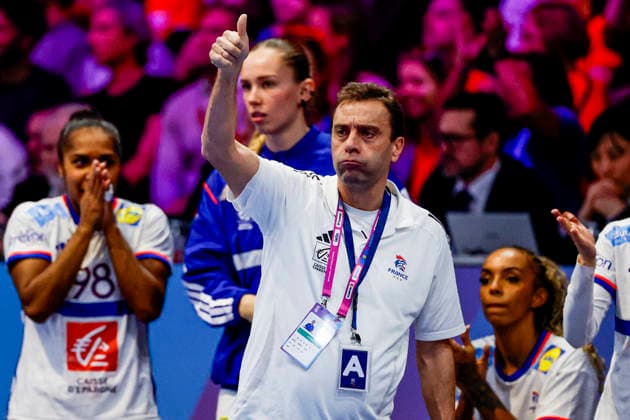 27th IHF Women s Handball World Championship, WM, Weltmeisterschaft - Netherlands vs France, Netherlands head coach Sebastien Gardillou of France gestures during the 27th IHF Women s Handball World Championship match between Netherlands and France at the Ahoy in Rotterdam, Netherlands, December 08, 2025. Rotterdam Netherlands  Copyright: xMatrixxImagesx xMarcelxterxBalsx