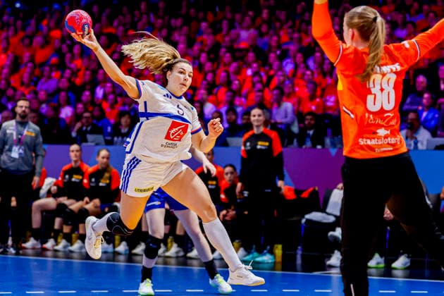 27th IHF Women s Handball World Championship, WM, Weltmeisterschaft - Netherlands vs France, Netherlands Clarisse Mairot of France throw the ball during the 27th IHF Women s Handball World Championship match between Netherlands and France at the Ahoy in Rotterdam, Netherlands, December 08, 2025. Rotterdam Netherlands  Copyright: xMatrixxImagesx xMarcelxterxBalsx