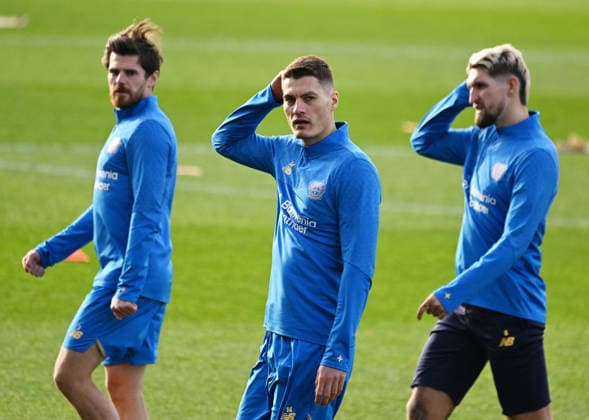 0912 2025, xophax, Football , UEFA Champions League , 2025 2026 , Bayer Leverkusen , Training before the match against Newcastle United from left to right Jonas Hofmann , Patrick Schick and Robert Andrich all Bayer 04 Leverkusen Leverkusen