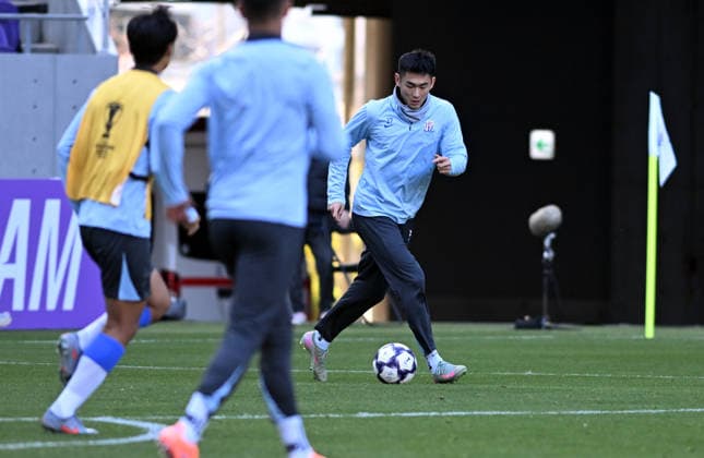 HIROSHIMA, JAPAN - DECEMBER 09: Chen Jinyi of Shanghai Shenhua attends a training session ahead of the 2025 26 AFC Champions League Elite 6th round match between Shanghai Shenhua and Sanfrecce Hiroshima on December 9, 2025 in Hiroshima, Japan.  Copyright: xZhangxHaohaox 111608715933