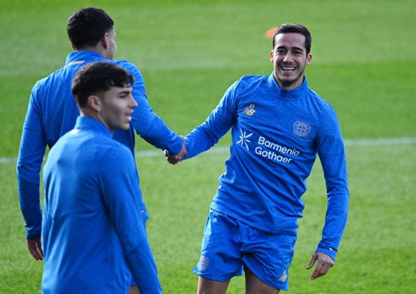 0912 2025, xophax, Football , UEFA Champions League , 2025 2026 , Bayer Leverkusen , Training before the match against Newcastle United Lucas Vazquez , right Bayer 04 Leverkusen Leverkusen
