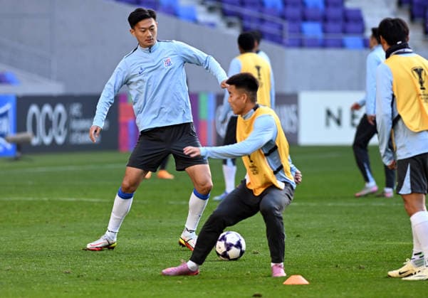 HIROSHIMA, JAPAN - DECEMBER 09: Jiang Shenglong of Shanghai Shenhua attends a training session ahead of the 2025 26 AFC Champions League Elite 6th round match between Shanghai Shenhua and Sanfrecce Hiroshima on December 9, 2025 in Hiroshima, Japan.  Copyright: xZhangxHaohaox 111608715947