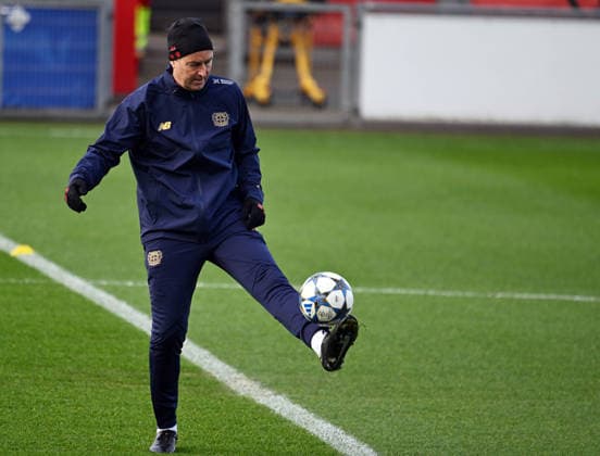 0912 2025, xophax, Football , UEFA Champions League , 2025 2026 , Bayer Leverkusen , Training before the match against Newcastle United Coach Kasper Hjulmand Bayer 04 Leverkusen Leverkusen
