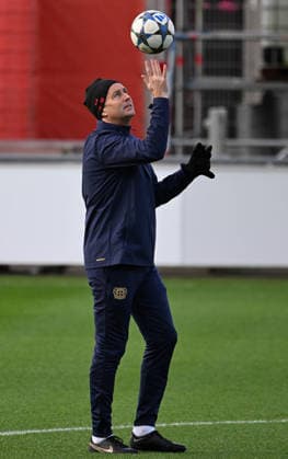 0912 2025, xophax, Football , UEFA Champions League , 2025 2026 , Bayer Leverkusen , Training before the match against Newcastle United Coach Kasper Hjulmand Bayer 04 Leverkusen Leverkusen