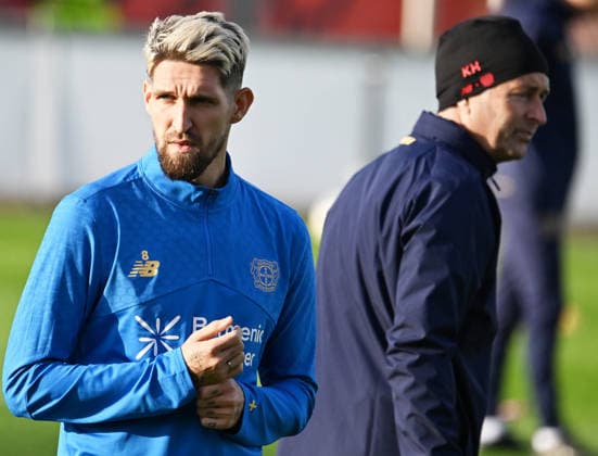 0912 2025, xophax, Football , UEFA Champions League , 2025 2026 , Bayer Leverkusen , Training before the match against Newcastle United Coach Kasper Hjulmand Bayer 04 Leverkusen and Robert Andrich , left Bayer 04 Leverkusen Leverkusen