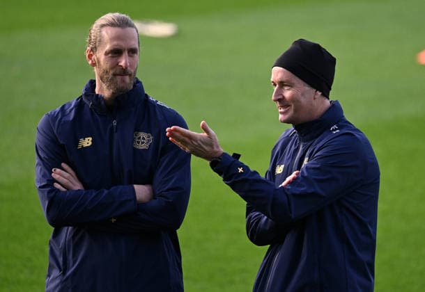 0912 2025, xophax, Football , UEFA Champions League , 2025 2026 , Bayer Leverkusen , Training before the match against Newcastle United Coach Kasper Hjulmand Bayer 04 Leverkusen and Markus Müller , left Bayer 04 Leverkusen