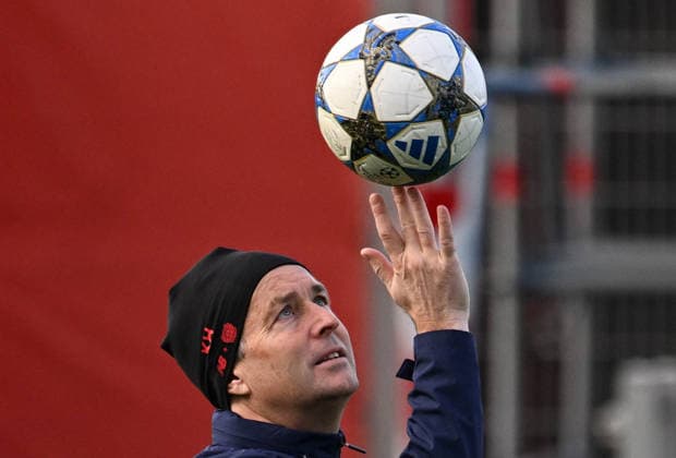 0912 2025, xophax, Football , UEFA Champions League , 2025 2026 , Bayer Leverkusen , Training before the match against Newcastle United Coach Kasper Hjulmand Bayer 04 Leverkusen Leverkusen