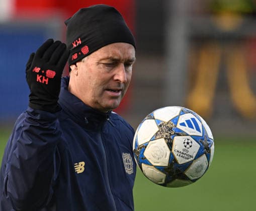 0912 2025, xophax, Football , UEFA Champions League , 2025 2026 , Bayer Leverkusen , Training before the match against Newcastle United Coach Kasper Hjulmand Bayer 04 Leverkusen Leverkusen