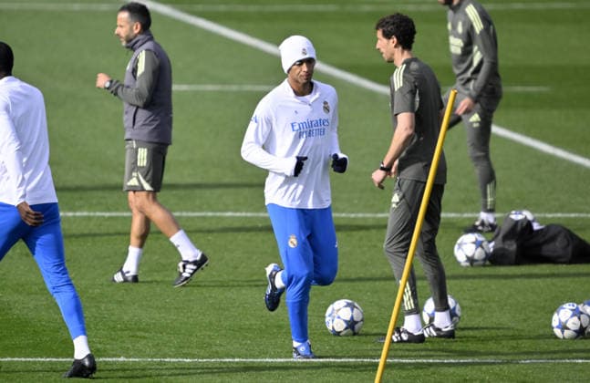 Training session ahead of Real Madrid v Manchester City - UEFA Champions League MADRID, SPAIN - DECEMBER 9: Jude Bellingham of Real Madrid attends the training session ahead of UEFA Champions League week 6 football match against Manchester City at Valdebebas training grounds in Madrid, Spain on December 9, 2025. Burak Akbulut Anadolu Madrid Spain. Editorial use only. Please get in touch for any other usage.  Copyright: x2025xAnadoluxBurakxAkbulutx