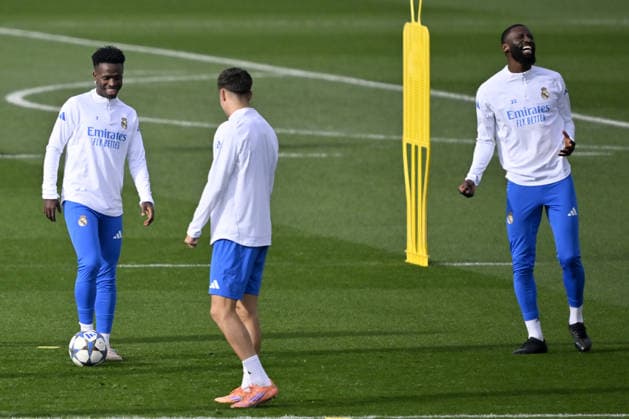 Training session ahead of Real Madrid v Manchester City - UEFA Champions League MADRID, SPAIN - DECEMBER 9: Vinicius Junior (L) and Antonio Rudiger (R) of Real Madrid attend the training session ahead of UEFA Champions League week 6 football match against Manchester City at Valdebebas training grounds in Madrid, Spain on December 9, 2025. Burak Akbulut Anadolu Madrid Spain. Editorial use only. Please get in touch for any other usage.  Copyright: x2025xAnadoluxBurakxAkbulutx