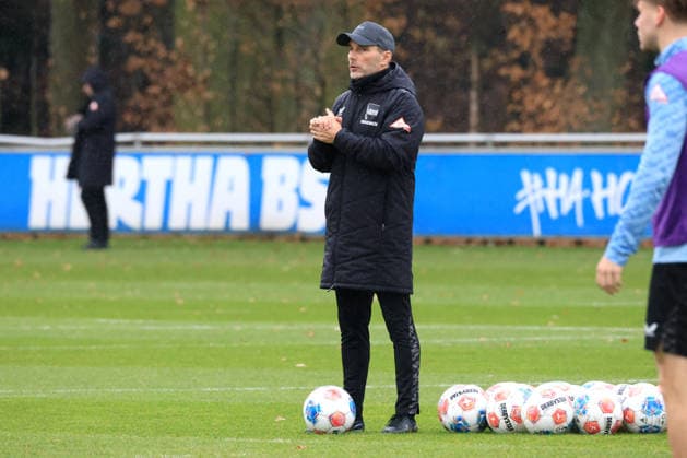 DEU, DFL, 2 FBL Hertha BSC, Training, 09 12 2025, Sportforum, Berlin, DEU, DFL, 2 FBL Hertha BSC, Training, im Bild Cheftrainer Stefan Leitl Hertha BSC Berlin DFL regulations prohibit any use of Photographs as image sequences and or quasi video nordphotoxGmbHx xEngler nph00076