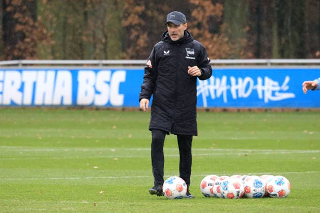 DEU, DFL, 2 FBL Hertha BSC, Training, 09 12 2025, Sportforum, Berlin, DEU, DFL, 2 FBL Hertha BSC, Training, im Bild Cheftrainer Stefan Leitl Hertha BSC Berlin DFL regulations prohibit any use of Photographs as image sequences and or quasi video nordphotoxGmbHx xEngler nph00076