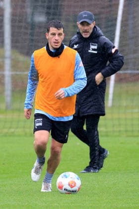 DEU, DFL, 2 FBL Hertha BSC, Training, 09 12 2025, Sportforum, Berlin, DEU, DFL, 2 FBL Hertha BSC, Training, im Bild Cheftrainer Stefan Leitl Hertha BSC Berlin , Diego Demme Hertha BSC Berlin 6 DFL regulations prohibit any use of Photographs as image sequences and or quasi video nordphotoxGmbHx xEngler nph00076