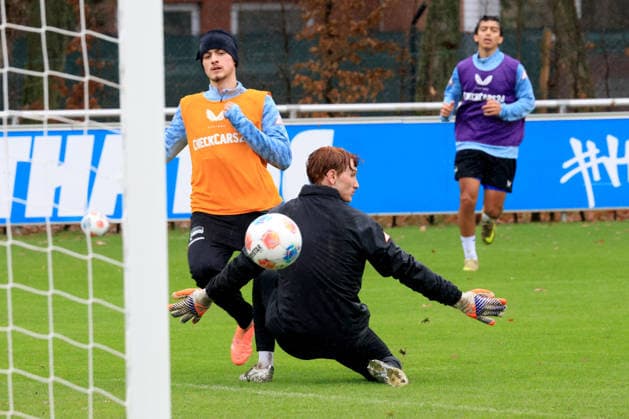 DEU, DFL, 2 FBL Hertha BSC, Training, 09 12 2025, Sportforum, Berlin, DEU, DFL, 2 FBL Hertha BSC, Training, im Bild Maurice Krattenmacher Hertha BSC Berlin 14 , Konstantin Heide Hertha BSC Berlin 13 DFL regulations prohibit any use of Photographs as image sequences and or quasi video nordphotoxGmbHx xEngler nph00076