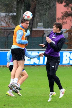 DEU, DFL, 2 FBL Hertha BSC, Training, 09 12 2025, Sportforum, Berlin, DEU, DFL, 2 FBL Hertha BSC, Training, im Bild Kennet Eichhorn Hertha BSC Berlin 23 , Sebastian Groenning Hertha BSC Berlin 17 DFL regulations prohibit any use of Photographs as image sequences and or quasi video nordphotoxGmbHx xEngler nph00076